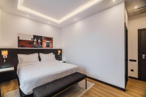 Superior Double Room image 6
