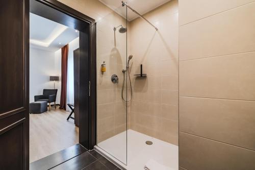 Superior Double Room image 3