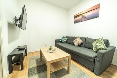 New flat , modern , wifi, 10min sol, 5 Reina Sofia, Madrid