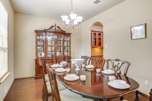 Less Than 1 Mi to Lake Conroe Home with Furnished Patio! in Willis, USA