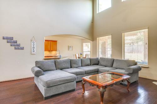 Less Than 1 Mi to Lake Conroe Home with Furnished Patio! in Willis, USA
