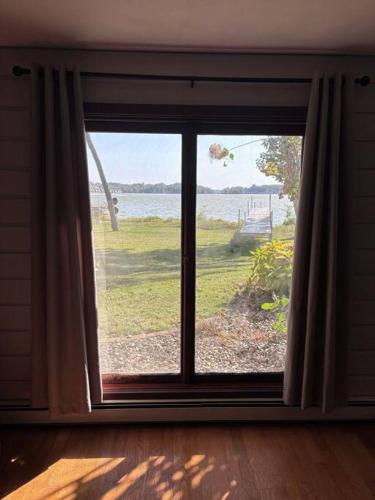 Lake House in Briggsville in Briggsville, USA