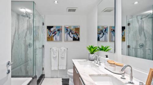 Empress Shores - 90-Day Stay, Your stylish home away from home in downtown Victoria! in Victoria, Canada