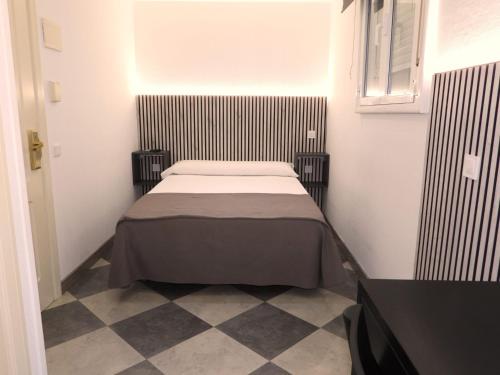 HOSTAL HENARES in سان فرناندو دي هيناريس