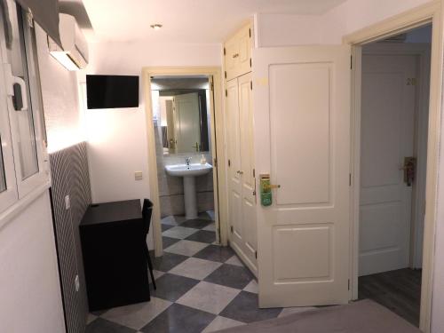 HOSTAL HENARES in San Fernando de Henares