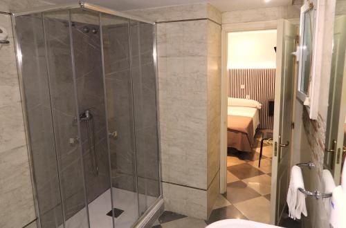 HOSTAL HENARES in سان فرناندو دي هيناريس