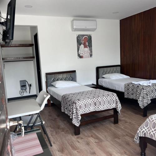 3 twin beds