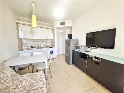 Suite on the Bat Yam seashore, Bat Yam (photo 3)