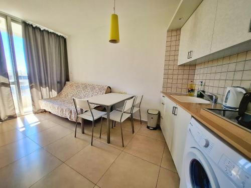 Suite on the Bat Yam seashore, Bat Yam (photo 4)