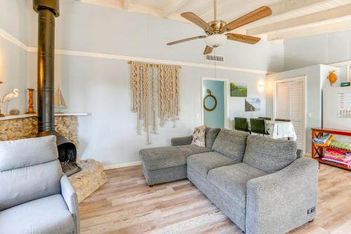 Home Near Beach in Alligator Point Rooftop Deck! in Carrabelle