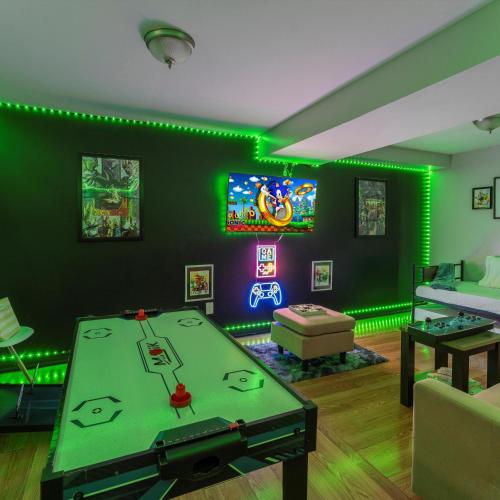 Retro Arcade & Gaming Home by Pako Stays - Brampton