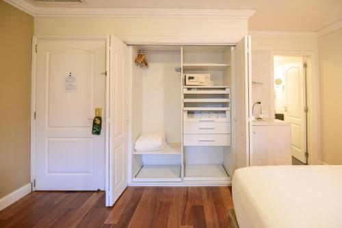 Hotel Villa Morra Suites - Tap to explore photos