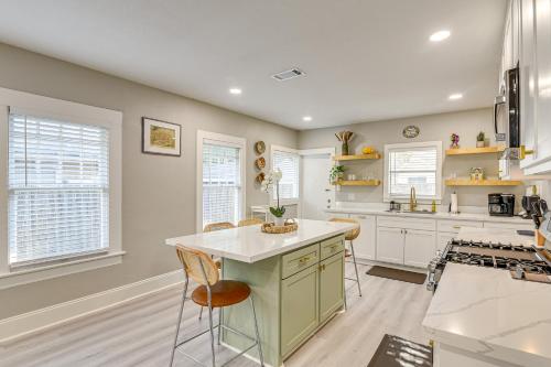 3 Mi to Dtwn Dog-Friendly Home in Houston! in Houston, USA