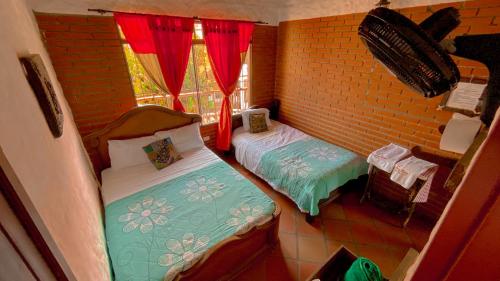 1 double bed, 1 twin bed
