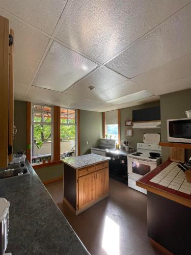 Konyha, Mountain Shadow Hostel in Rossland