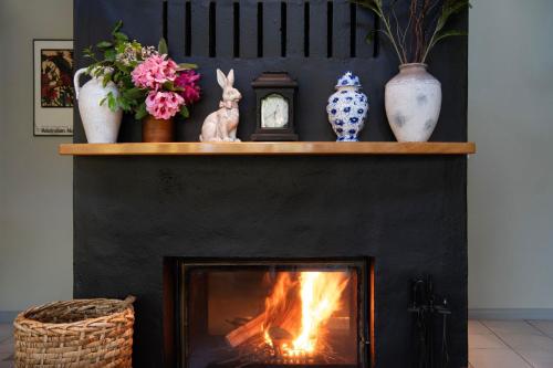 The Acorn -open fire,spa bath,dog friendly - Tap to explore photos