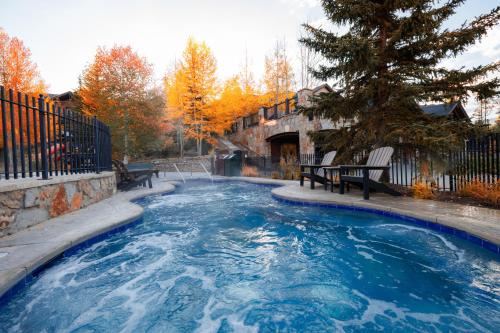 Ski in Ski out Resort Breckenridge 1BR 2Beds Parking, Resort Shuttle & Amenities, Breckenridge