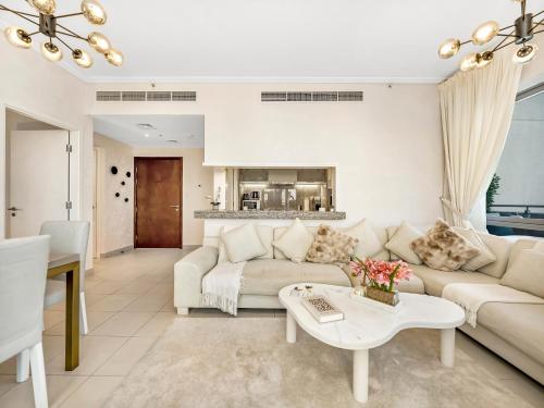 Skyline Serenity Holiday Home I Bespoke 1 Bedroom Apartment I Burj Khalifa & Fountain Views I Free Gym, Pool, Wi-Fi, Parking & PS5, Dubái (foto 9)
