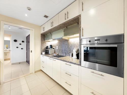 Skyline Serenity Holiday Home I Bespoke 1 Bedroom Apartment I Burj Khalifa & Fountain Views I Free Gym, Pool, Wi-Fi, Parking & PS5, Dubái (foto 8)
