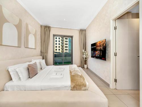 Skyline Serenity Holiday Home I Bespoke 1 Bedroom Apartment I Burj Khalifa & Fountain Views I Free Gym, Pool, Wi-Fi, Parking & PS5, Dubái (foto 3)