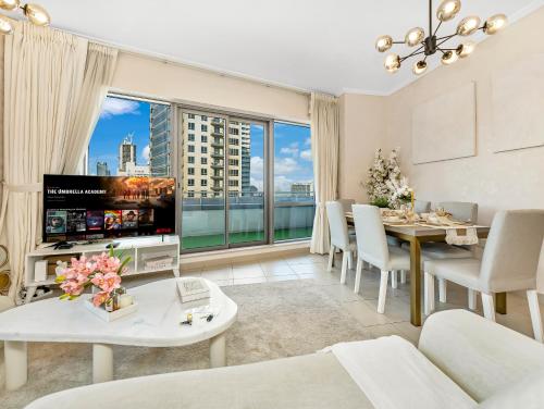 Skyline Serenity Holiday Home I Bespoke 1 Bedroom Apartment I Burj Khalifa & Fountain Views I Free Gym, Pool, Wi-Fi, Parking & PS5, Dubái (foto 2)