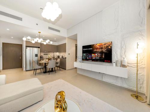 Skyline Serenity Holiday Home I Grandeur 2 Bedroom Apartments I Burj Khalifa & Fountain Views I Free Parking Gym Pool & Wi-Fi - image 12