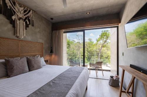 Modern Studio with Rooftop Pool in Tulum Downtown in Tulum, Mexico