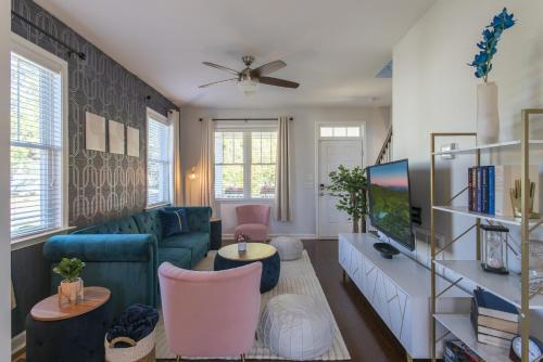 Fam-Biz Friendly 3BD with Fire pit & BBQ - Downtown