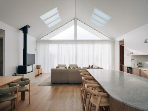 The Bay House - Luxury house in Opossum Bay with fire pit and pizza oven