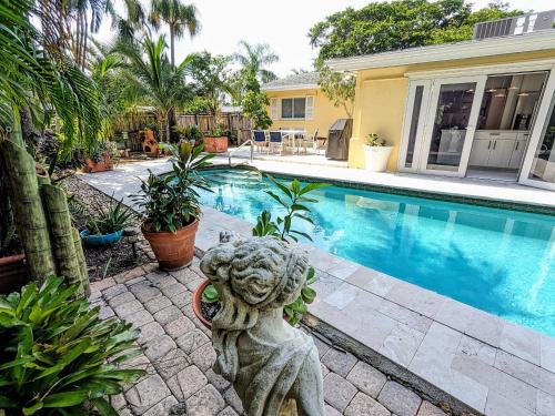 Tropical Escape with Private Heated Pool in North Palm Beach, USA