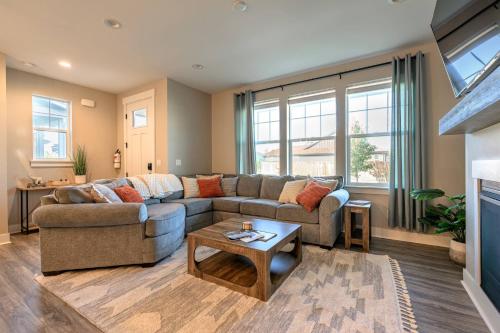 Kid-Friendly Retreat-King Bed & Steps from Nature in Belgrade, USA