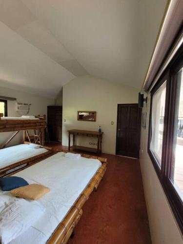 Casa estilo suizo cerca del mar in Puerto San Jose