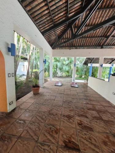 Casa estilo suizo cerca del mar in Puerto San Jose