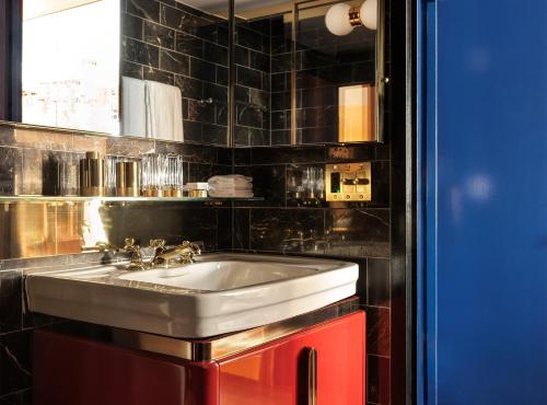 Fürdőszoba, The Manner In The Unbound Collection By Hyatt near Washington tér