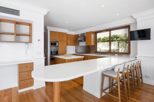 Riverside Elegance on Noosa Parade