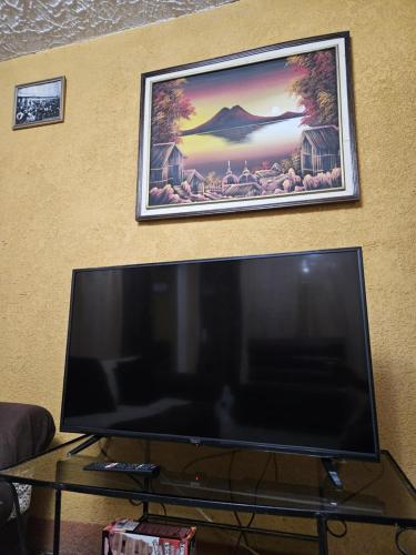 Shared lounge/TV area, Rio Rooms City Center in Quetzaltenango