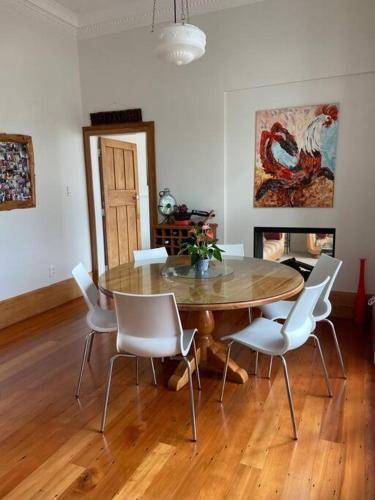 Facilities, Beautiful central executive home in Oriental Parade