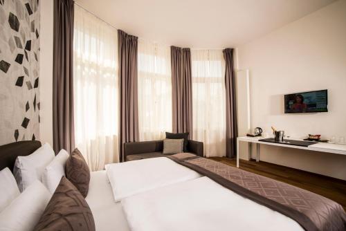 Hotel Golden Crown - image 11