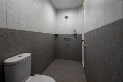 Champ Room Twin image 3