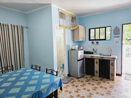 Sky Beach Rooms  in Catmon