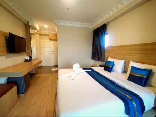 room detail thumbnail 2