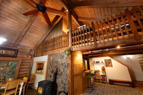 Private Forest Lodge Near Silverwood Theme Park - Sleeps 10 in Blanšārda (ID)