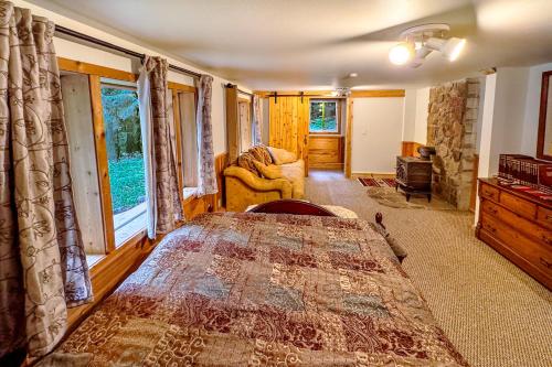 Private Forest Lodge Near Silverwood Theme Park - Sleeps 10 in Blanšārda (ID)