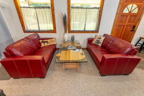 Private Two-Cabin Retreat Near Silverwood Theme Park - Sleeps 15 in Blanšārda (ID)