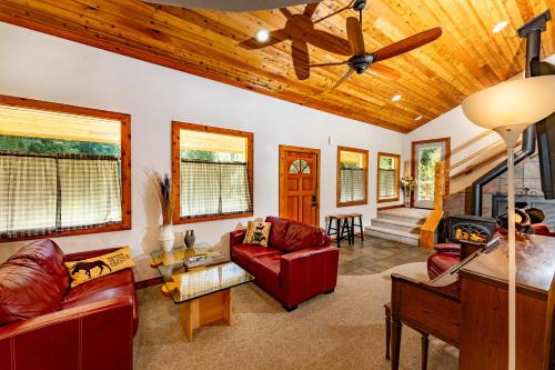 Private Two-Cabin Retreat Near Silverwood Theme Park - Sleeps 15 in Blanšārda (ID)