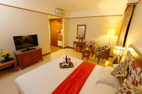 Hotel Maximillian Room Type - Deluxe Double Room