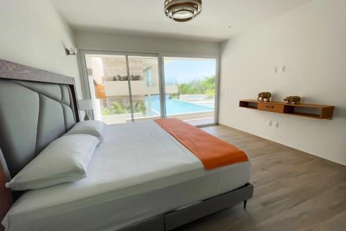 Azure Caribbean Aqua in Puerto Aventuras, Mexico