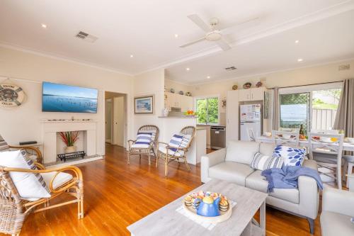 Mon Reve 4A Tallean Road three bedroom property with Wi-Fi, air conditioning in 奈爾遜灣