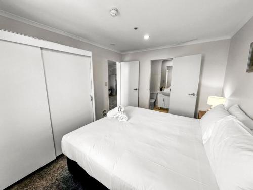 2BR Newmarket Retreat near Broadway by Zodiak Stays, Окленд (фото 10)