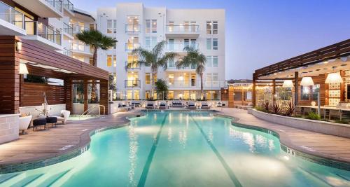 Lavish 2bed Apt in Hollywood with FREE parking